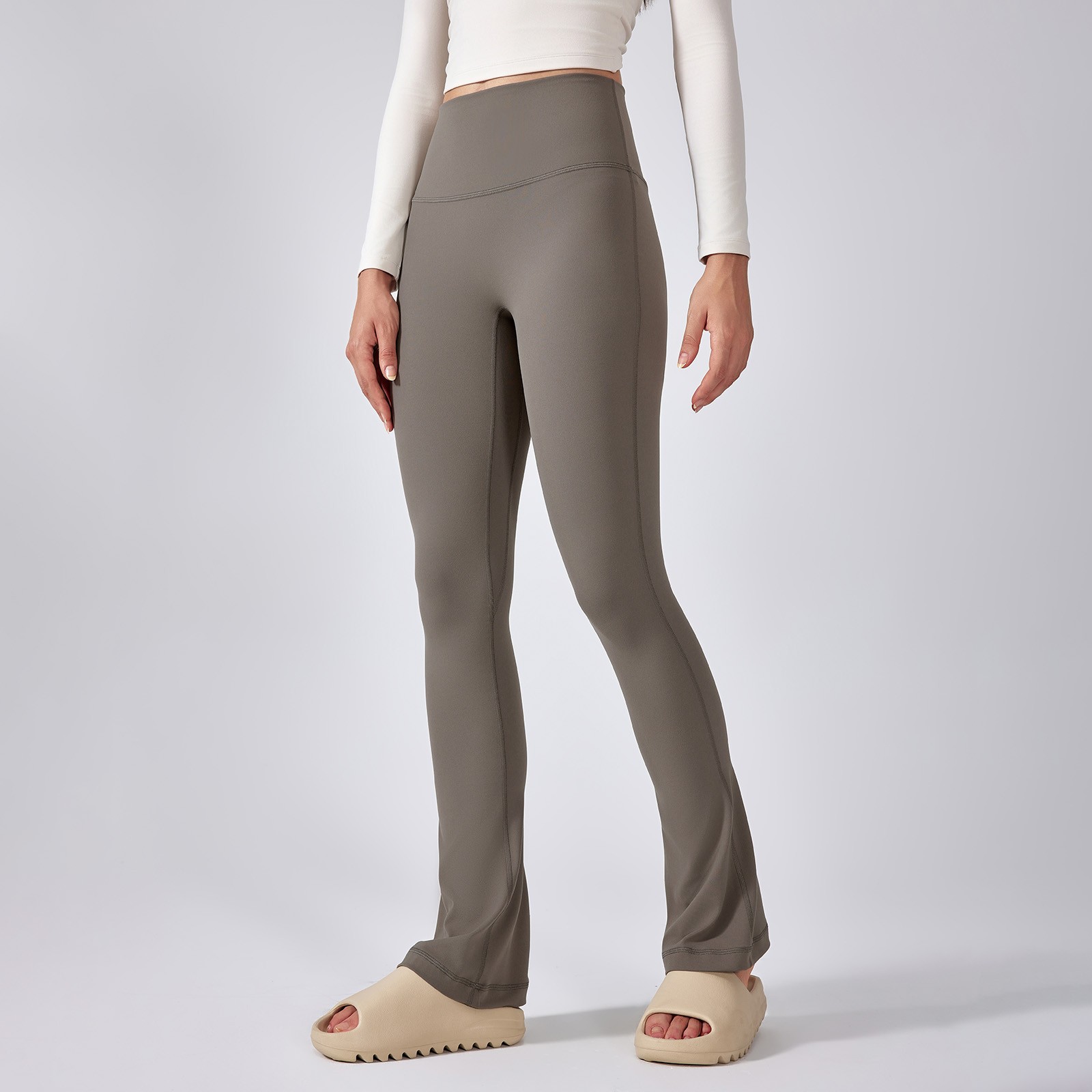 thumbnail image 2 of Pantalones deportivos de yoga: leggings acampanados de cintura alta, nailon y spandex, ropa deportiva elegante, cómodos y elásticos., 2 of 5